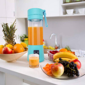 Portable USB rechargeable juicer/blender with 6 powerful blades, ideal for making smoothies, shakes, and juices on the go